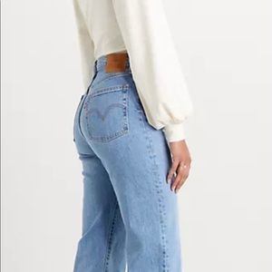 BRAND NEW Levi’s Premium Ribcage Shorts